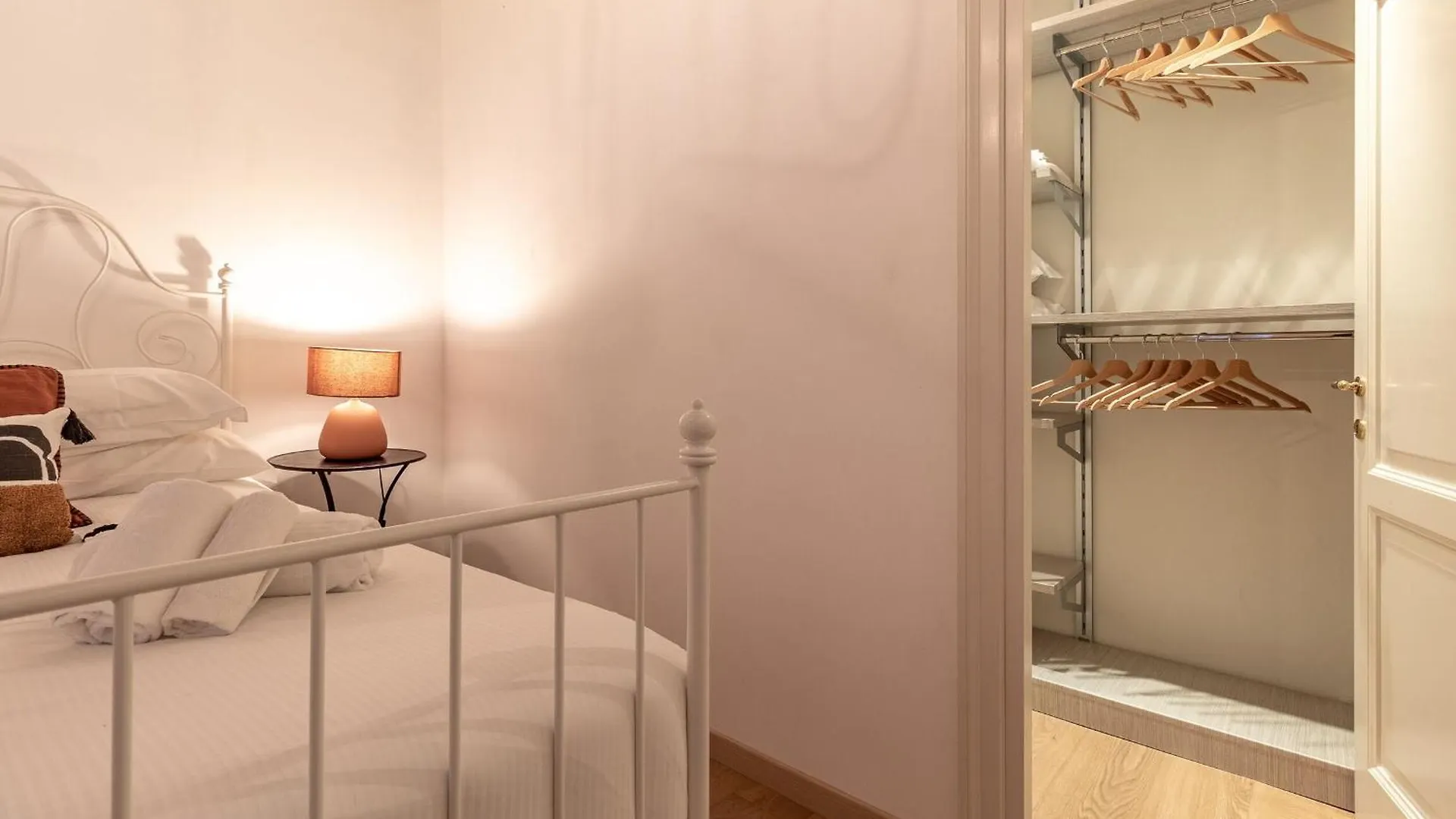 Italian Experience-San Zaccaria Boutique Apartment Venice Italy