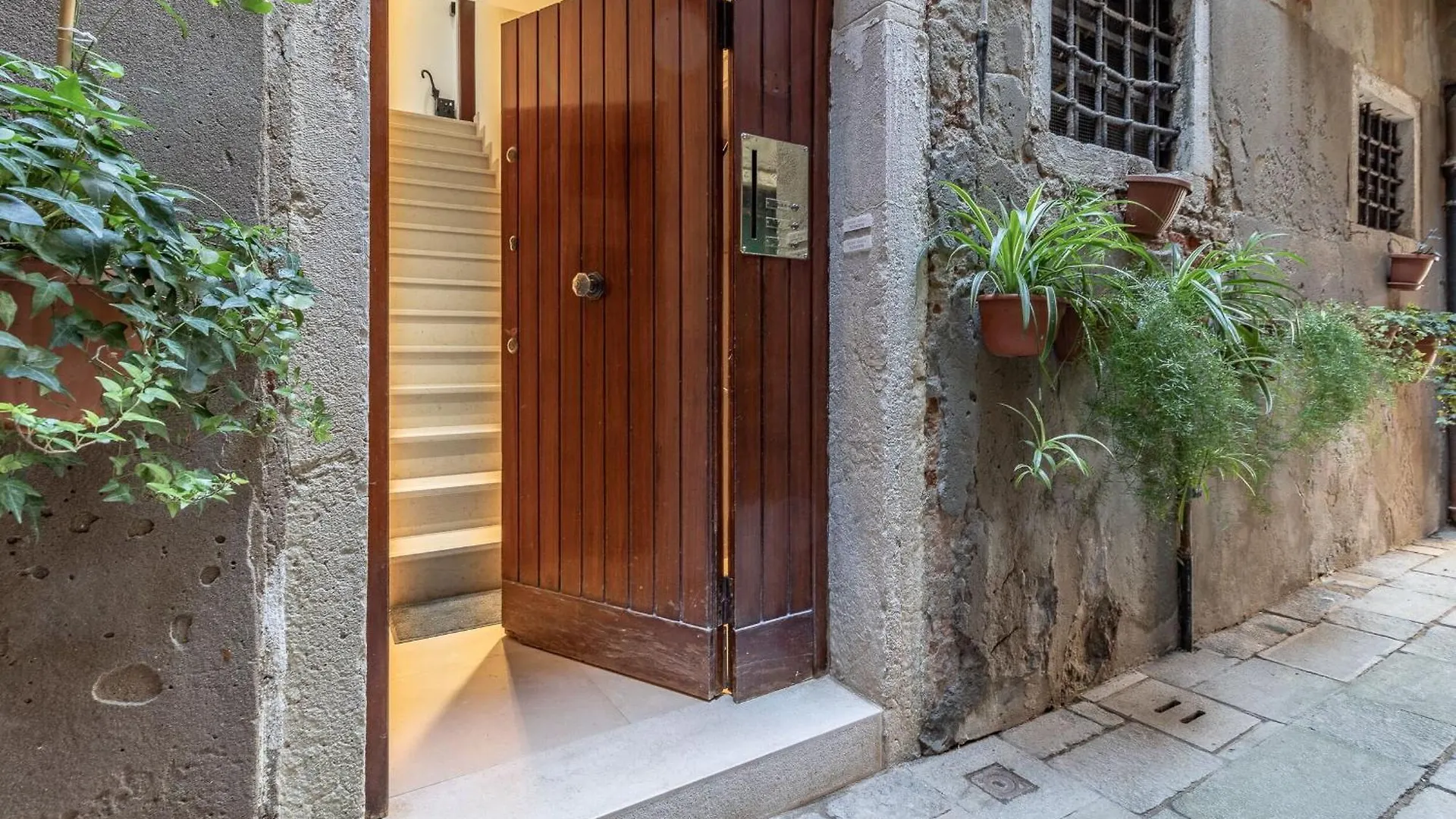 Italian Experience-San Zaccaria Boutique Apartment Venice Italy